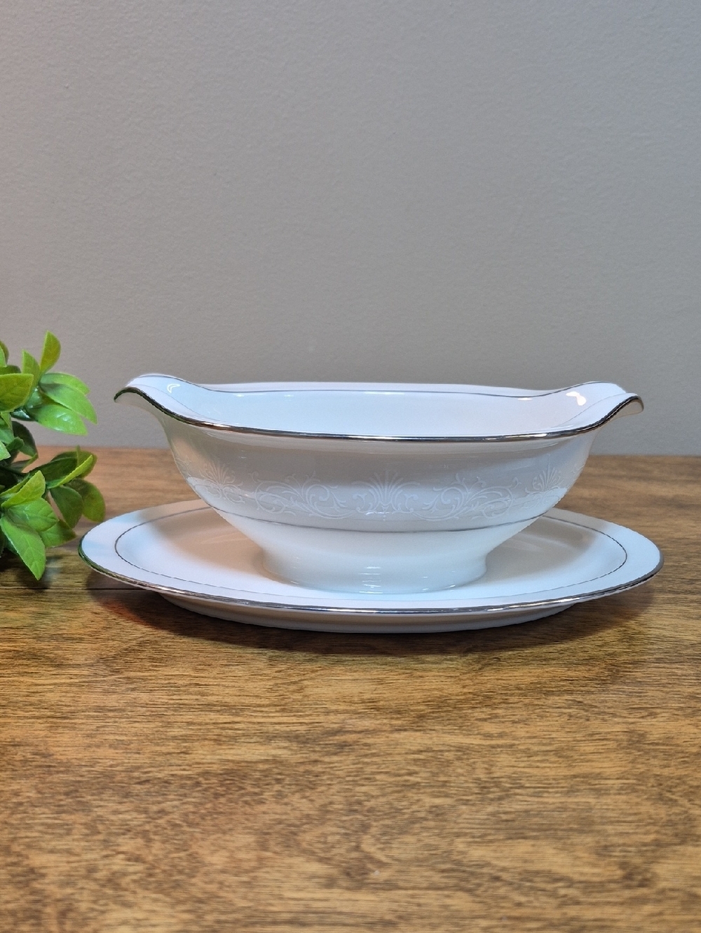 NORITAKE Marseille Ivory China Gravy/Sauce Boat and Attached Underplate